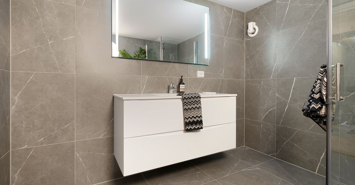 Sparkle in 10: Your Foolproof Daily Bathroom Reset