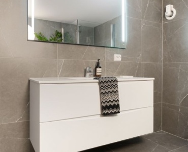 Sparkle in 10: Your Foolproof Daily Bathroom Reset