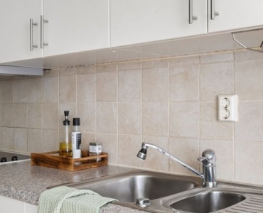 Make It Pop: Designing a Light, Welcoming Kitchen with Black Cabinet Fronts