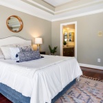 Transform Your Bedroom: A Stylish Guide to Selecting the Ideal Geometric Rug